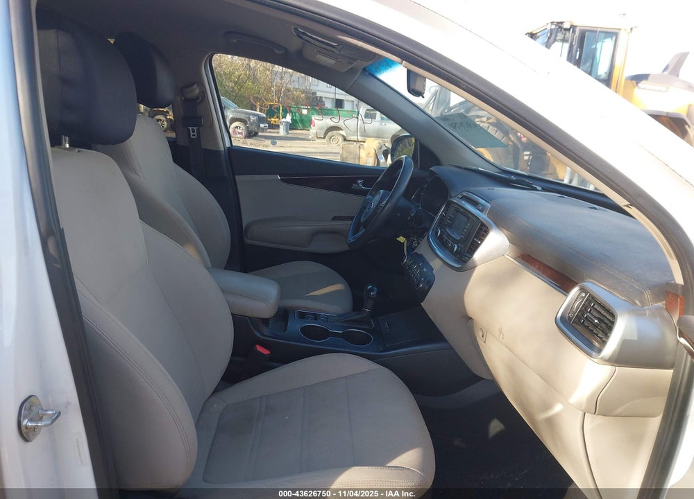 2017 KIA SORENTO VIN: 5XYPGDA51HG313379
