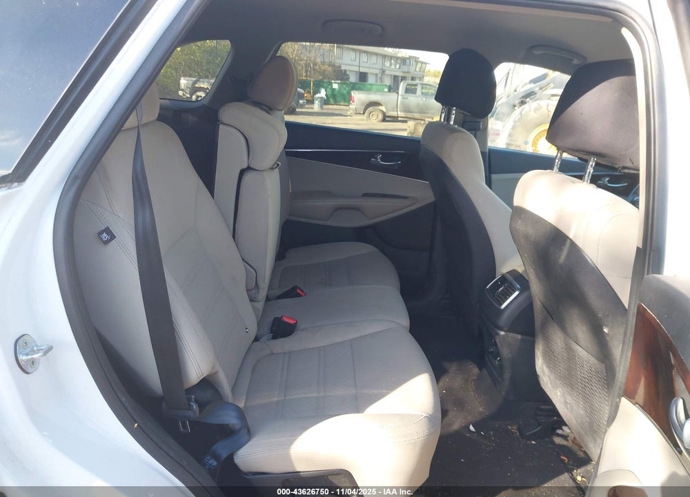 2017 KIA SORENTO VIN: 5XYPGDA51HG313379