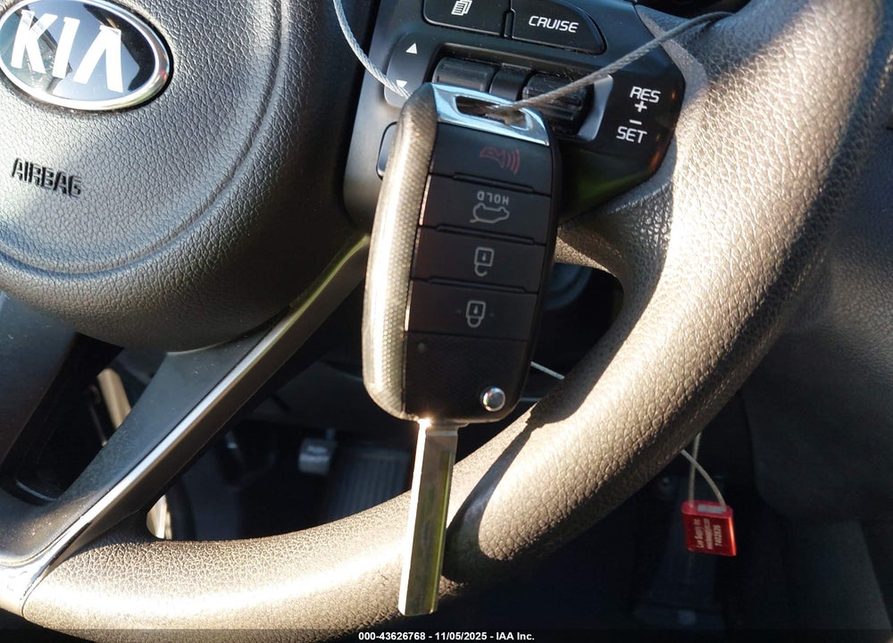 2016 KIA SORENTO 3.3L LX VIN: 5XYPGDA50GG139822