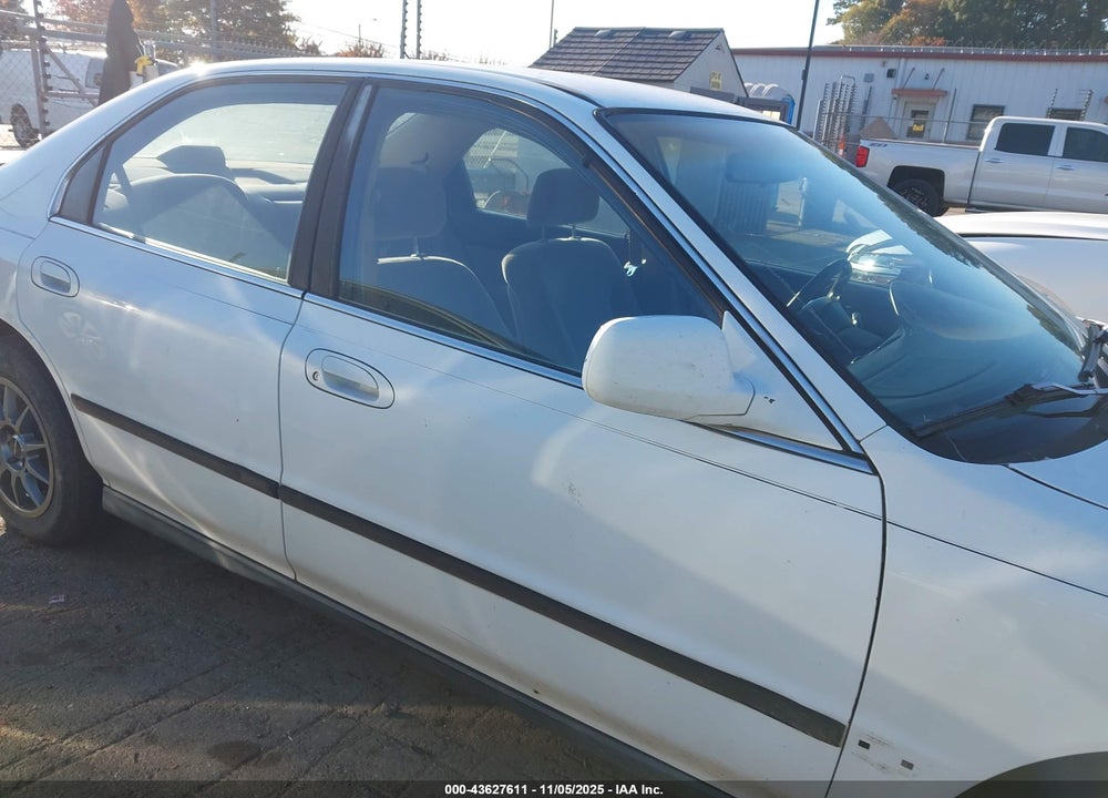 1996 HONDA ACCORD LX/EX VIN: 1HGCD5632TA093295