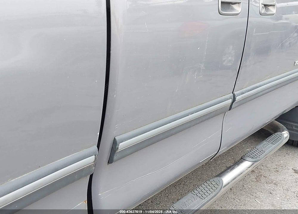 2000 TOYOTA TUNDRA SR5 V8 VIN: 5TBBT441XYS124899