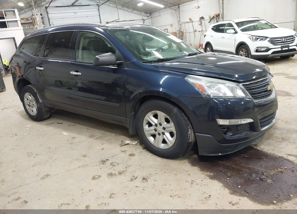 2015 CHEVROLET TRAVERSE LS VIN: 1GNKVFKD7FJ136990