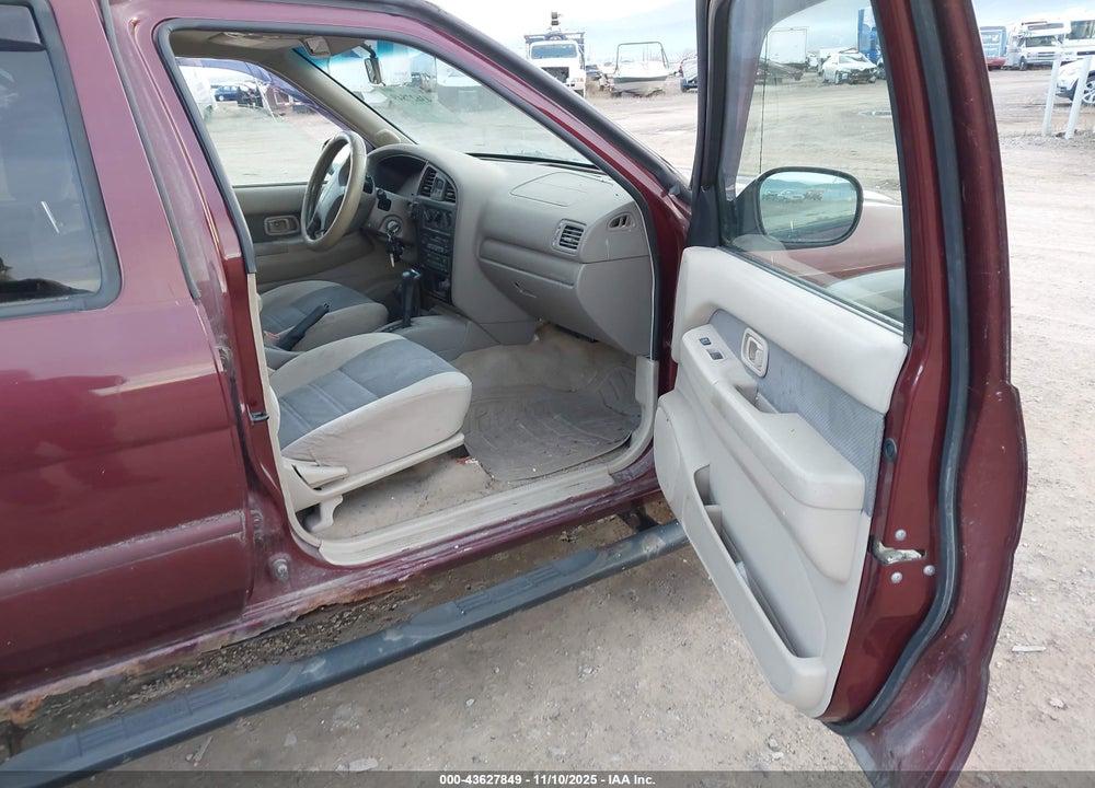 2001 NISSAN PATHFINDER SE VIN: JN8DR09Y61W616806