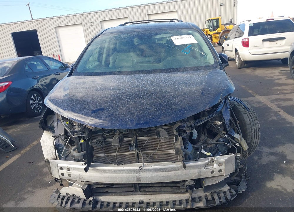 2022 TOYOTA SIENNA XLE VIN: 5TDJRKEC6NS111567