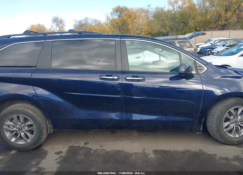 2022 TOYOTA SIENNA XLE VIN: 5TDJRKEC6NS111567