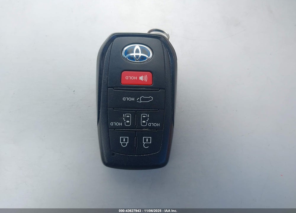 2022 TOYOTA SIENNA XLE VIN: 5TDJRKEC6NS111567