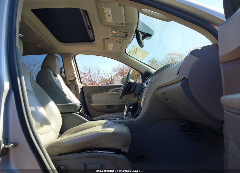 2009 CHEVROLET TRAVERSE LT VIN: 1GNEV23D69S119052