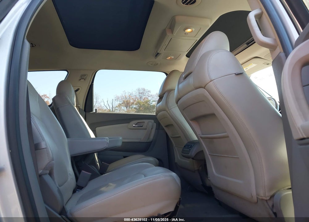 2009 CHEVROLET TRAVERSE LT VIN: 1GNEV23D69S119052