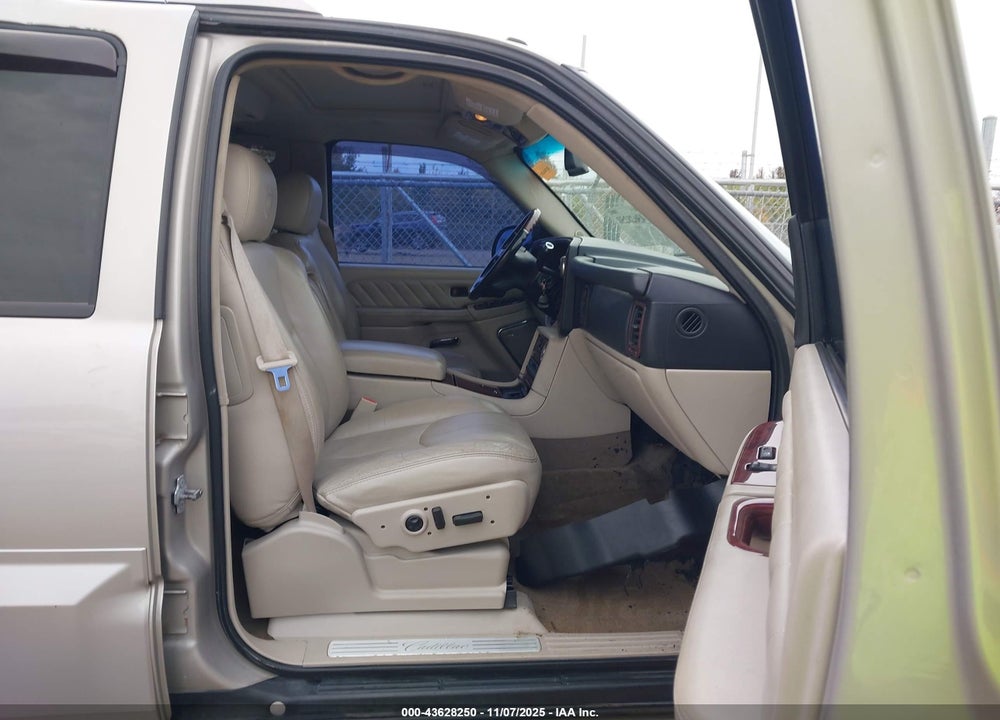 2005 CADILLAC ESCALADE ESV PLATINUM EDITION VIN: 3GYFK66N75G109353