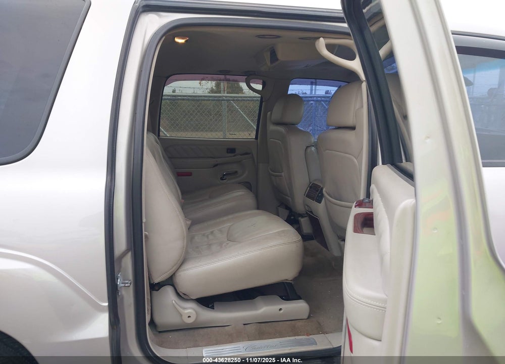 2005 CADILLAC ESCALADE ESV PLATINUM EDITION VIN: 3GYFK66N75G109353
