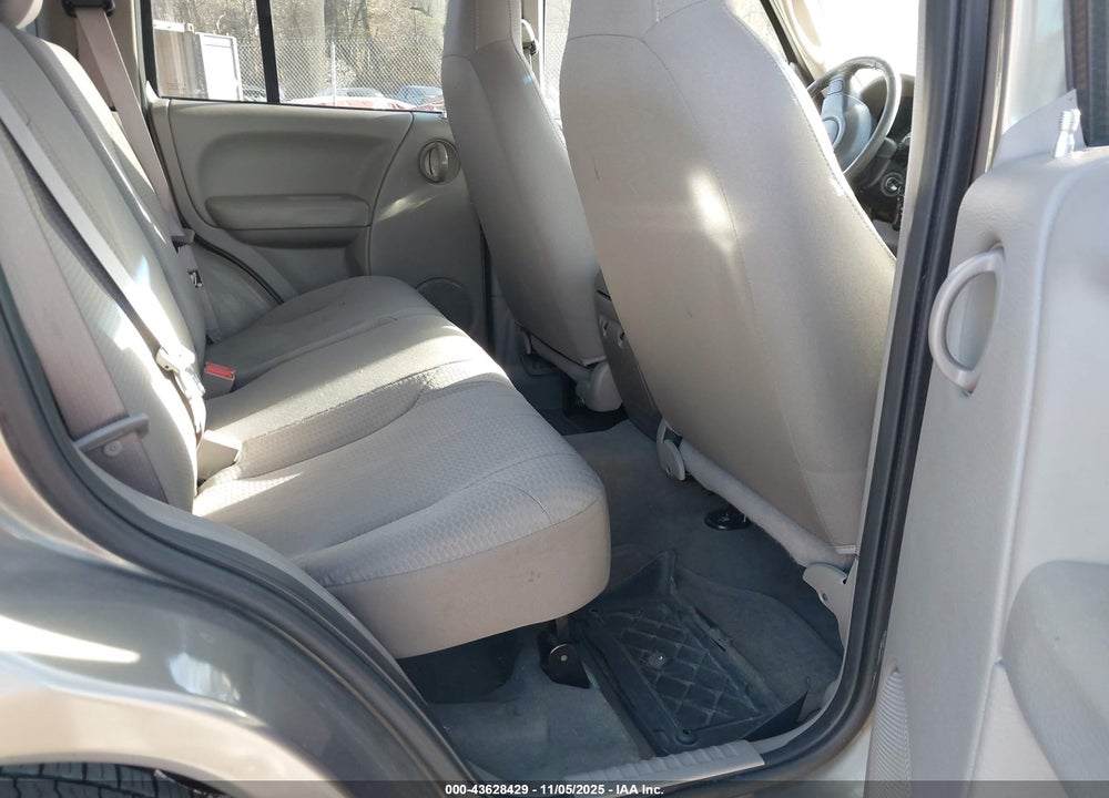 2004 JEEP LIBERTY SPORT VIN: 1J4GL48K24W248752