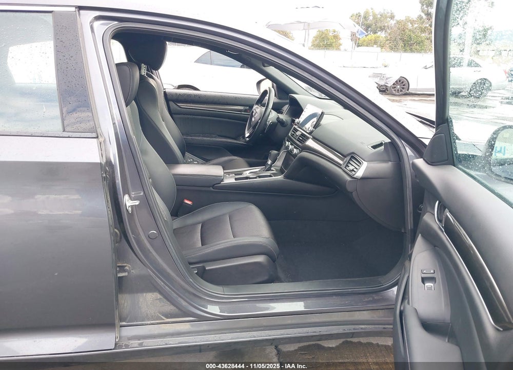 2018 HONDA ACCORD VIN: 1HGCV1F37JA066953