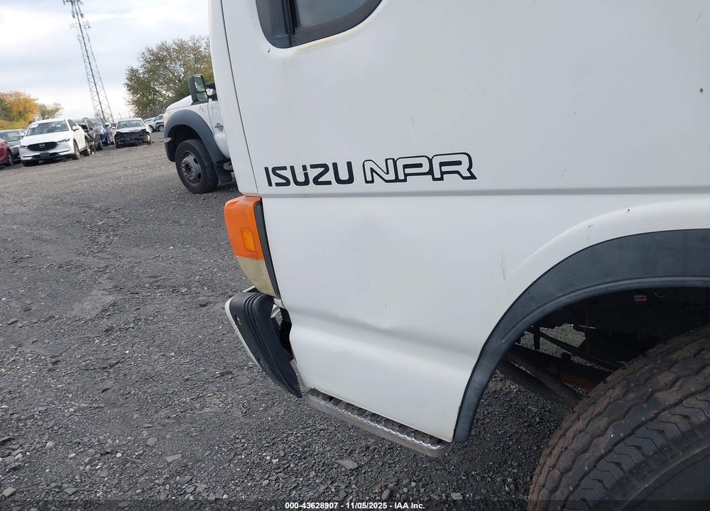 2000 ISUZU NPR VIN: 4KLB4B1R7YJ802878