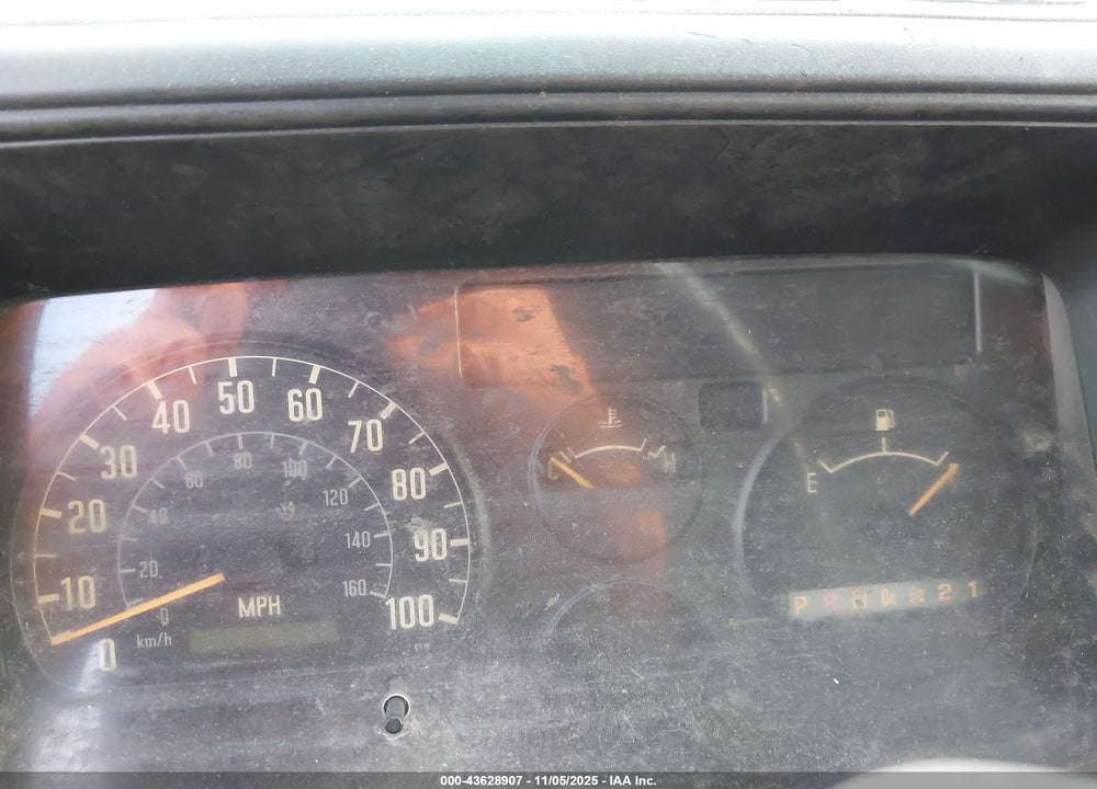 2000 ISUZU NPR VIN: 4KLB4B1R7YJ802878