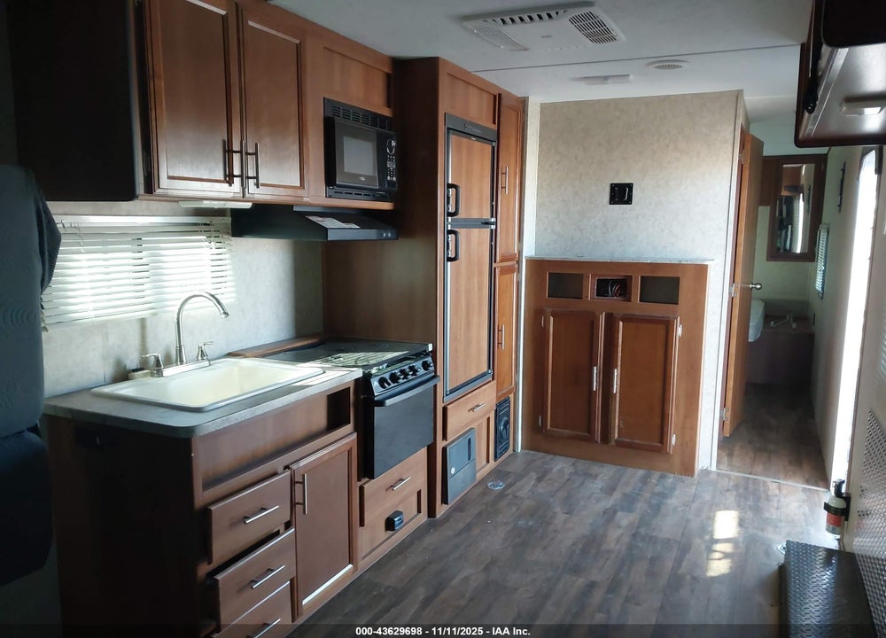 2017 PRIME TIME AVENGER VIN: 5ZT2AVPB7HB914769