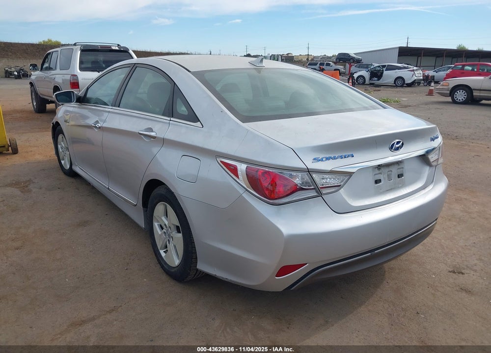 2011 HYUNDAI SONATA HYBRID VIN: KMHEC4A42BA003450