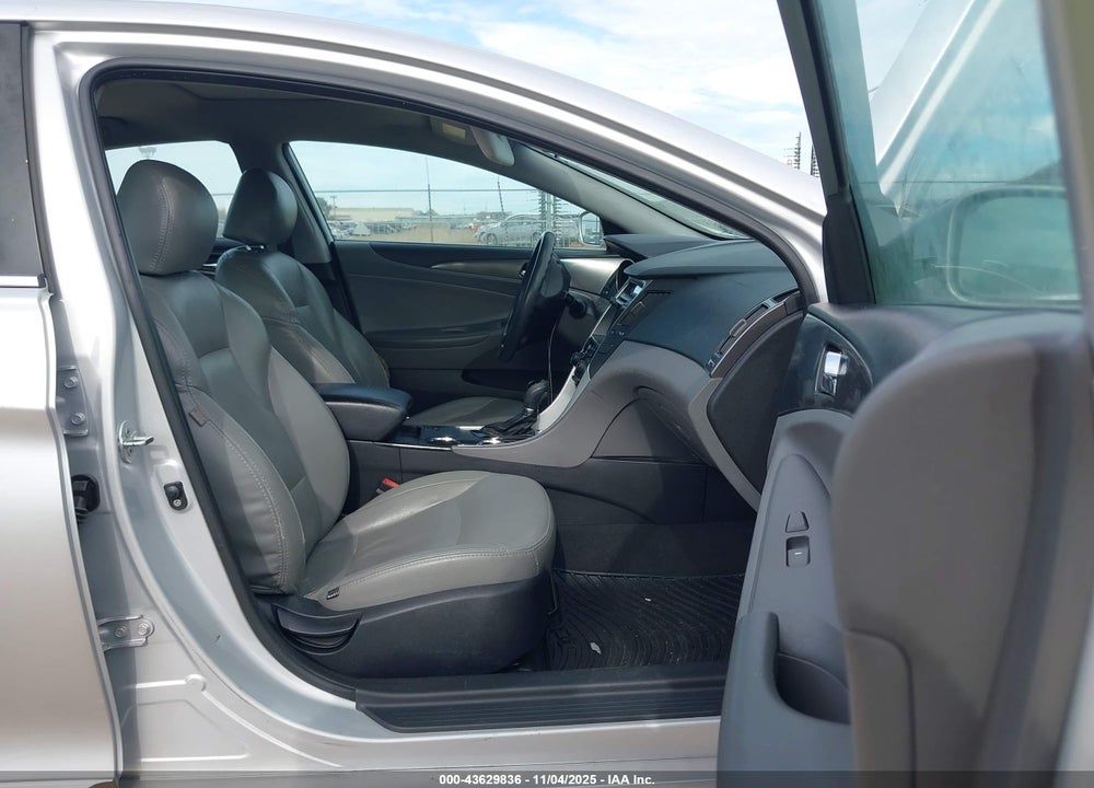 2011 HYUNDAI SONATA HYBRID VIN: KMHEC4A42BA003450