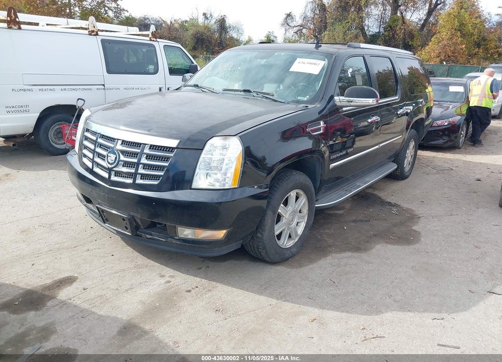 2011 CADILLAC ESCALADE ESV VIN: 1GYS4GEF9BR156436