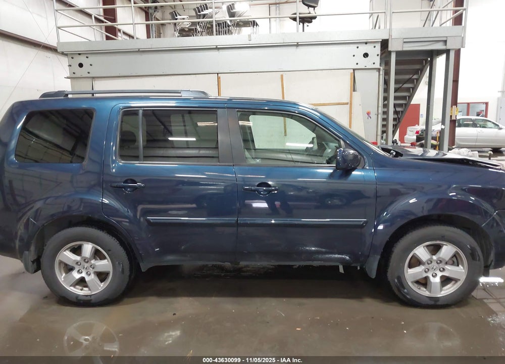 2011 HONDA PILOT EX VIN: 5FNYF4H45BB103063