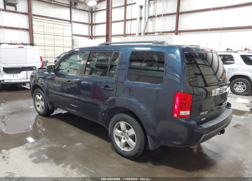 2011 HONDA PILOT EX VIN: 5FNYF4H45BB103063