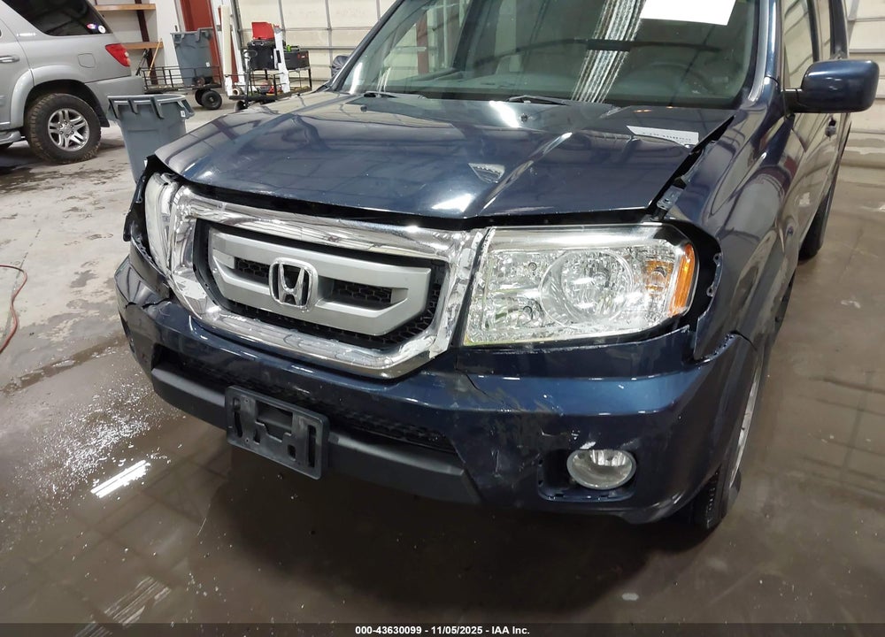 2011 HONDA PILOT EX VIN: 5FNYF4H45BB103063