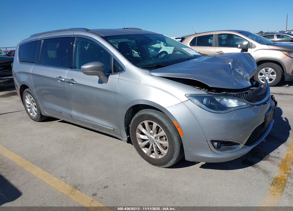 2019 CHRYSLER PACIFICA TOURING L VIN: 2C4RC1BG6KR539732