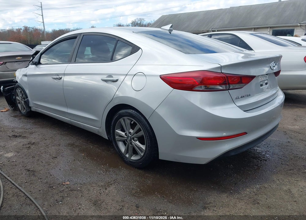 2017 HYUNDAI ELANTRA SE VIN: 5NPD84LF6HH016557