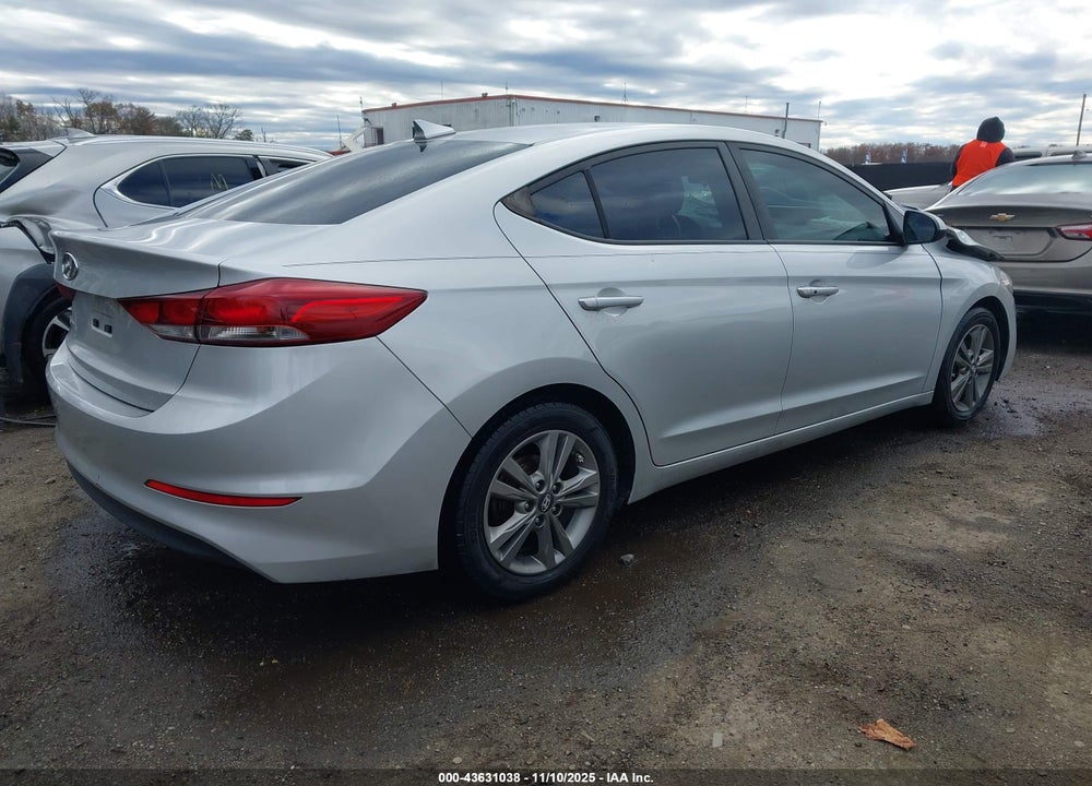 2017 HYUNDAI ELANTRA SE VIN: 5NPD84LF6HH016557