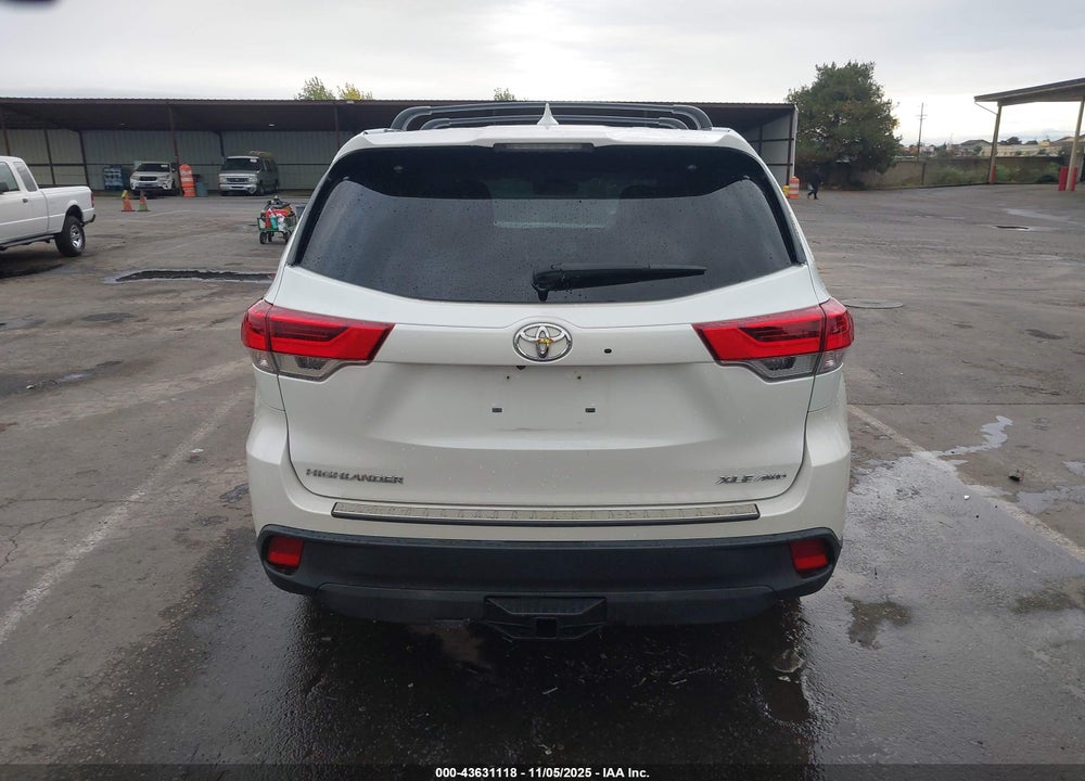 2017 TOYOTA HIGHLANDER XLE VIN: 5TDJZRFH7HS450846