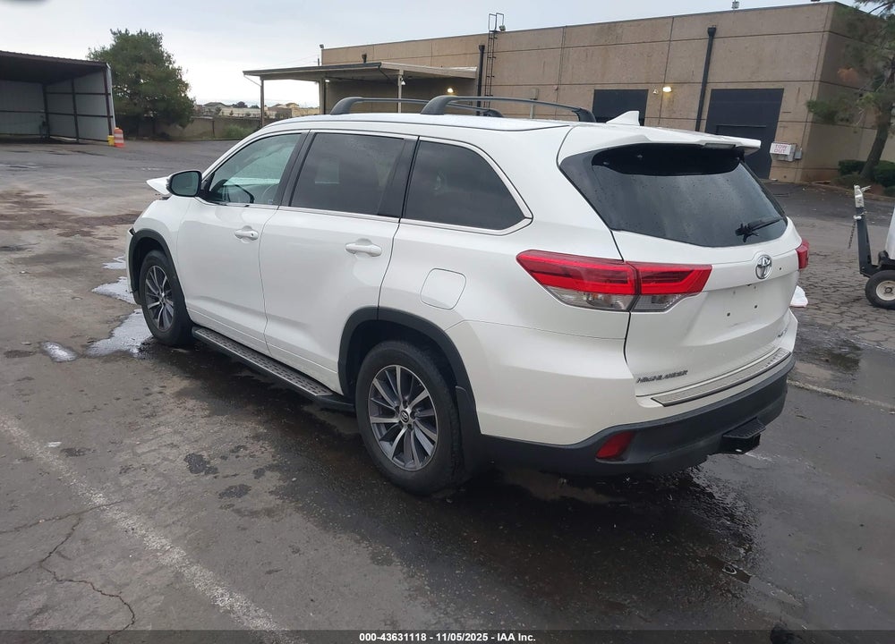2017 TOYOTA HIGHLANDER XLE VIN: 5TDJZRFH7HS450846