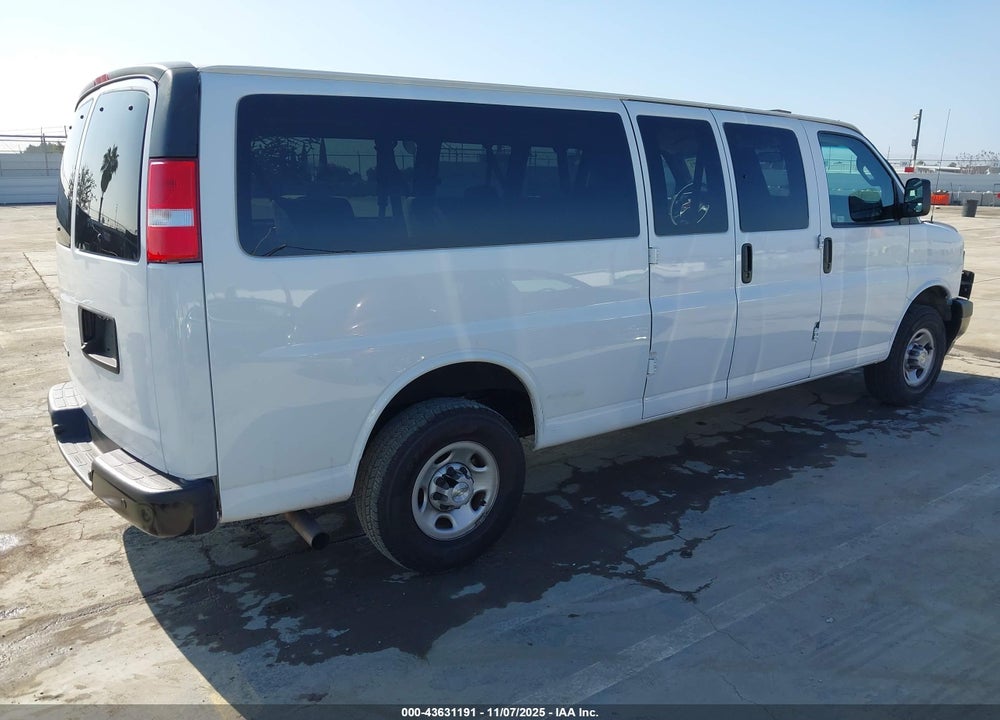 2022 CHEVROLET EXPRESS PASSENGER RWD 3500 EXTENDED WHEELBASE LS VIN: 1GAZGNFPXN1286860