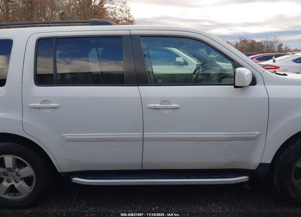 2011 HONDA PILOT EX-L VIN: 5FNYF4H54BB105346