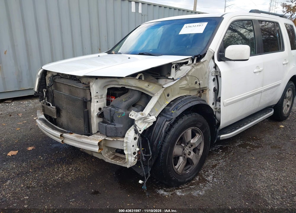2011 HONDA PILOT EX-L VIN: 5FNYF4H54BB105346