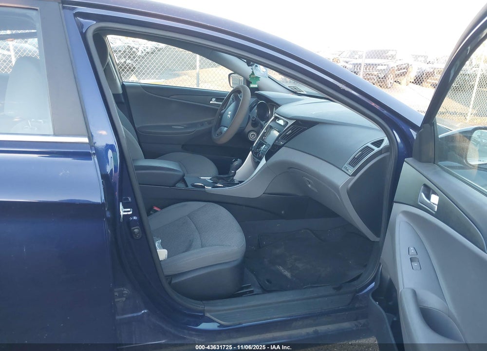 2013 HYUNDAI SONATA GLS VIN: 5NPEB4AC7DH527302