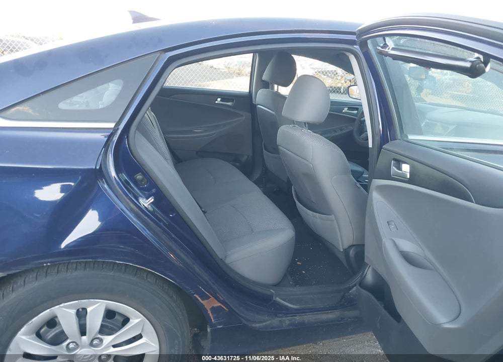 2013 HYUNDAI SONATA GLS VIN: 5NPEB4AC7DH527302