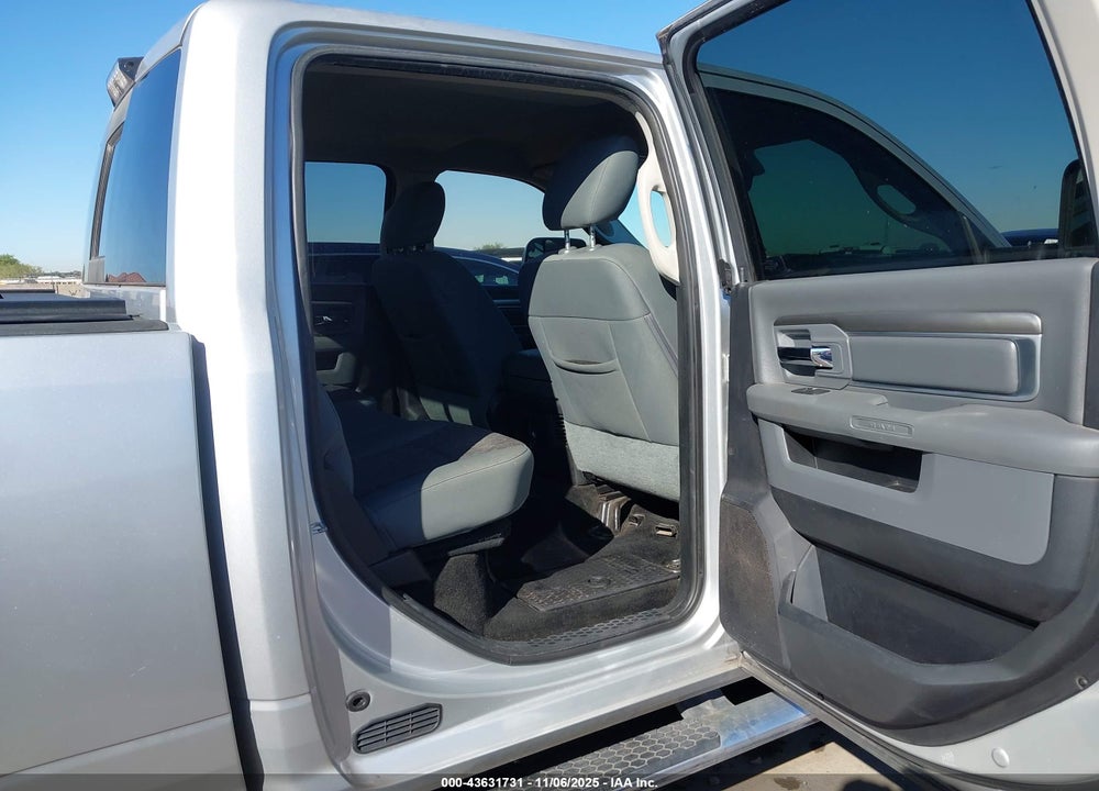 2016 RAM 3500 BIG HORN VIN: 3C63R2HL8GG263234