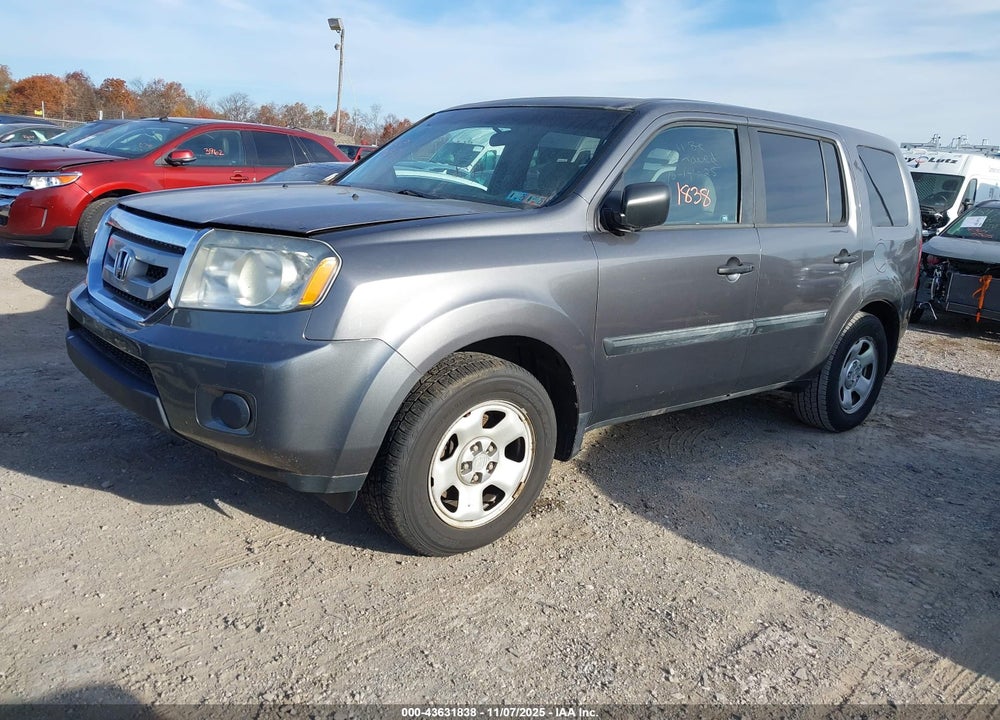 2011 HONDA PILOT LX VIN: 5FNYF4H28BB088878