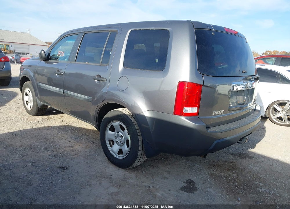 2011 HONDA PILOT LX VIN: 5FNYF4H28BB088878