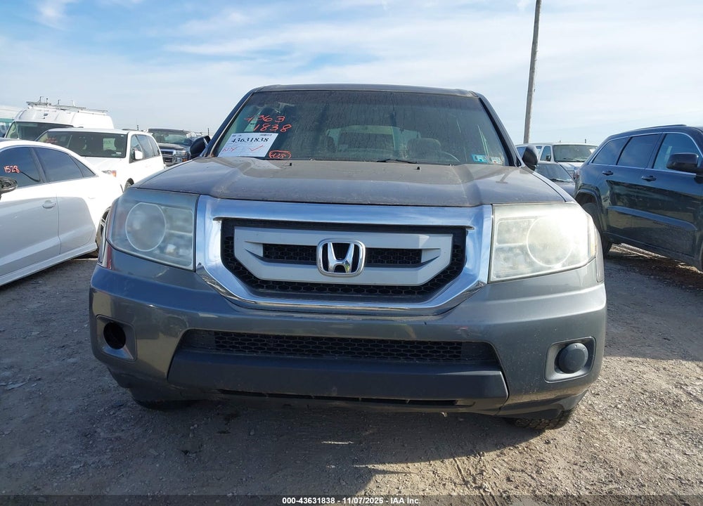 2011 HONDA PILOT LX VIN: 5FNYF4H28BB088878