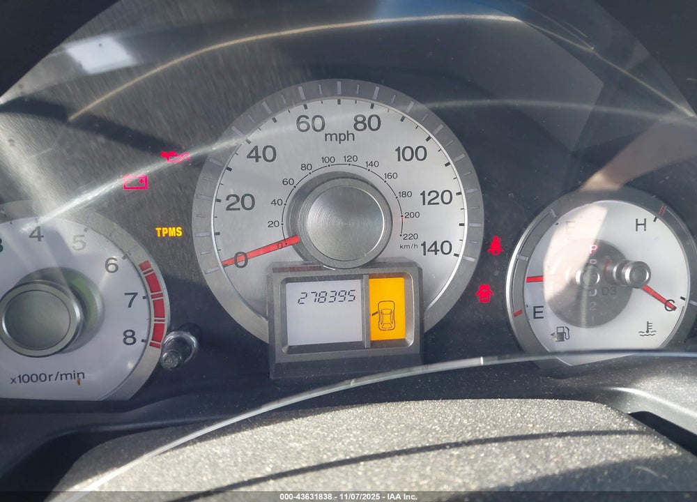 2011 HONDA PILOT LX VIN: 5FNYF4H28BB088878