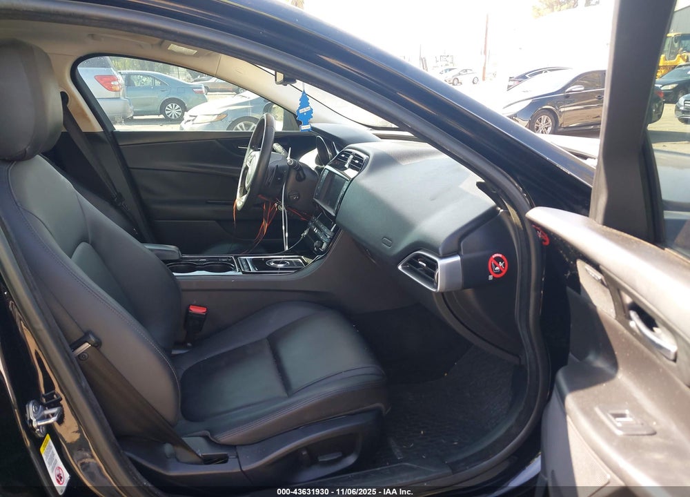 2017 JAGUAR XE 20D PREMIUM VIN: SAJAD4BN6HA975912