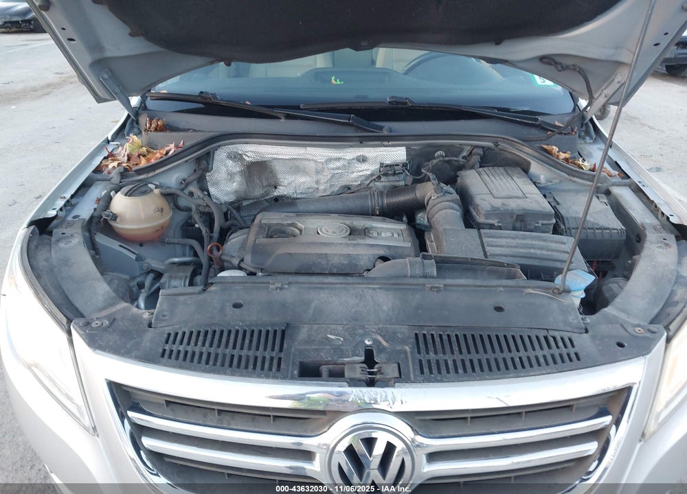 2011 VOLKSWAGEN TIGUAN SE VIN: WVGBV7AX9BW512463