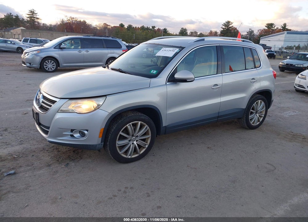 2011 VOLKSWAGEN TIGUAN SE VIN: WVGBV7AX9BW512463