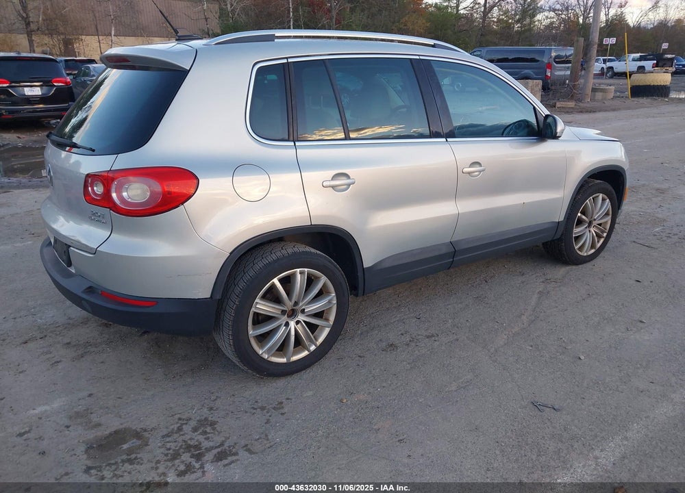2011 VOLKSWAGEN TIGUAN SE VIN: WVGBV7AX9BW512463