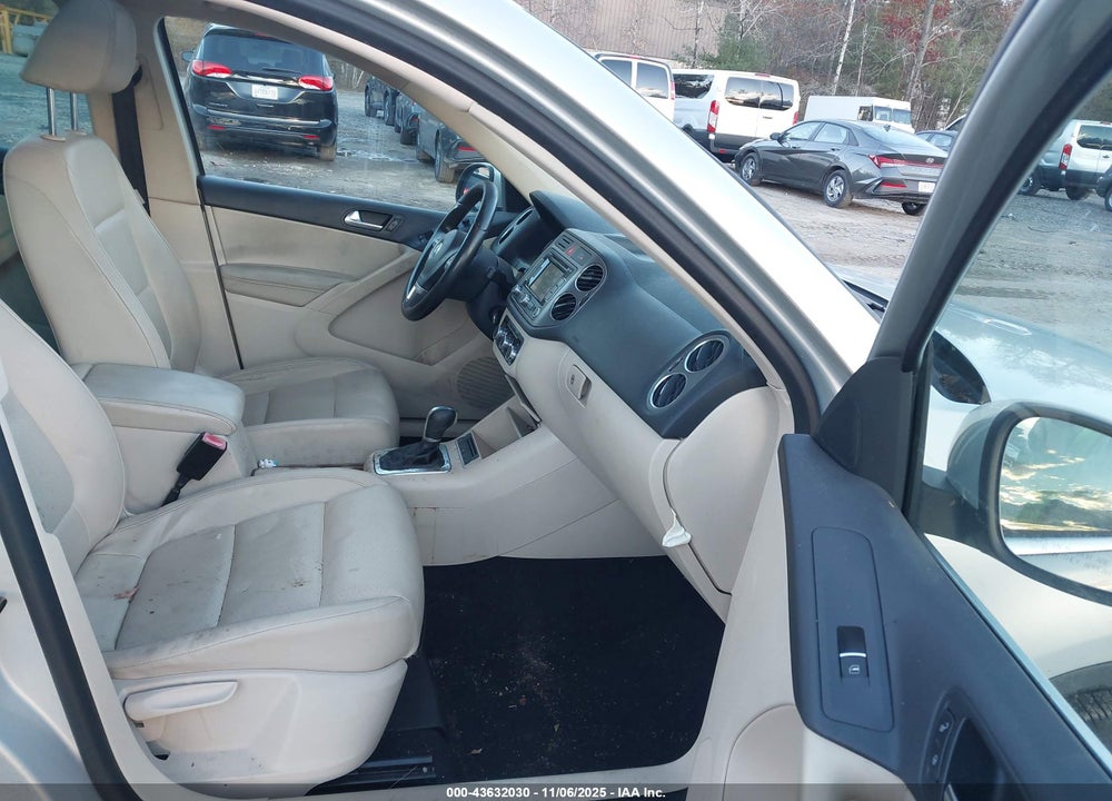 2011 VOLKSWAGEN TIGUAN SE VIN: WVGBV7AX9BW512463