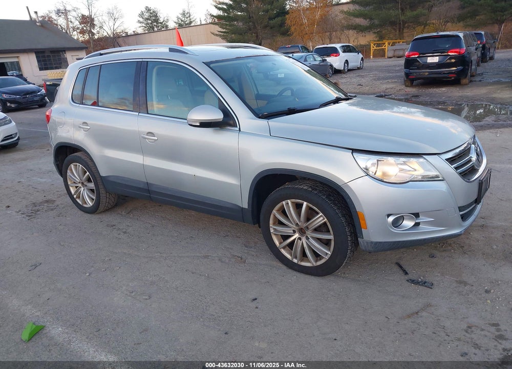 2011 VOLKSWAGEN TIGUAN SE VIN: WVGBV7AX9BW512463