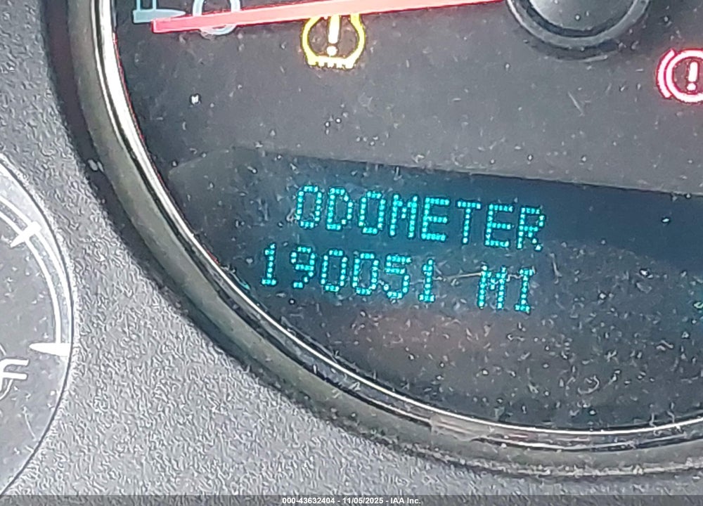 2011 CHEVROLET TAHOE LT VIN: 1GNSKBE00BR213883