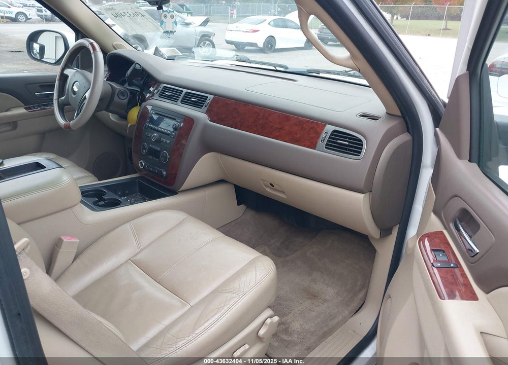 2011 CHEVROLET TAHOE LT VIN: 1GNSKBE00BR213883