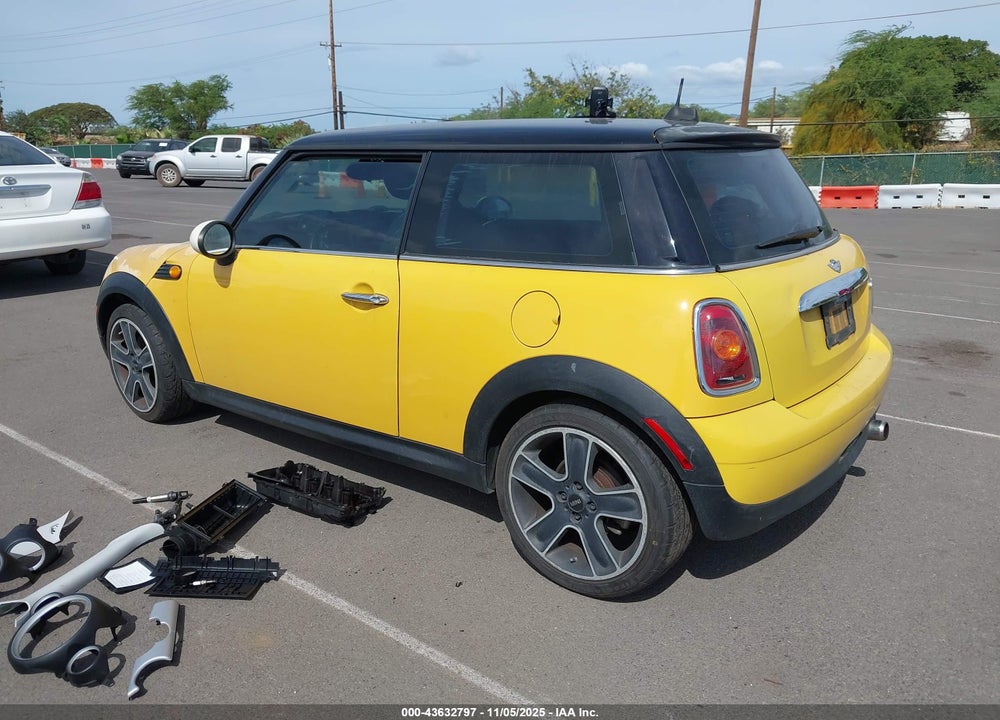 2008 MINI COOPER VIN: WMWMF335X8TT61400