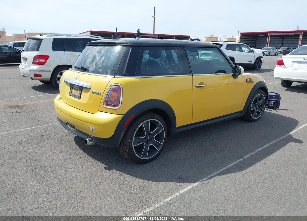 2008 MINI COOPER VIN: WMWMF335X8TT61400